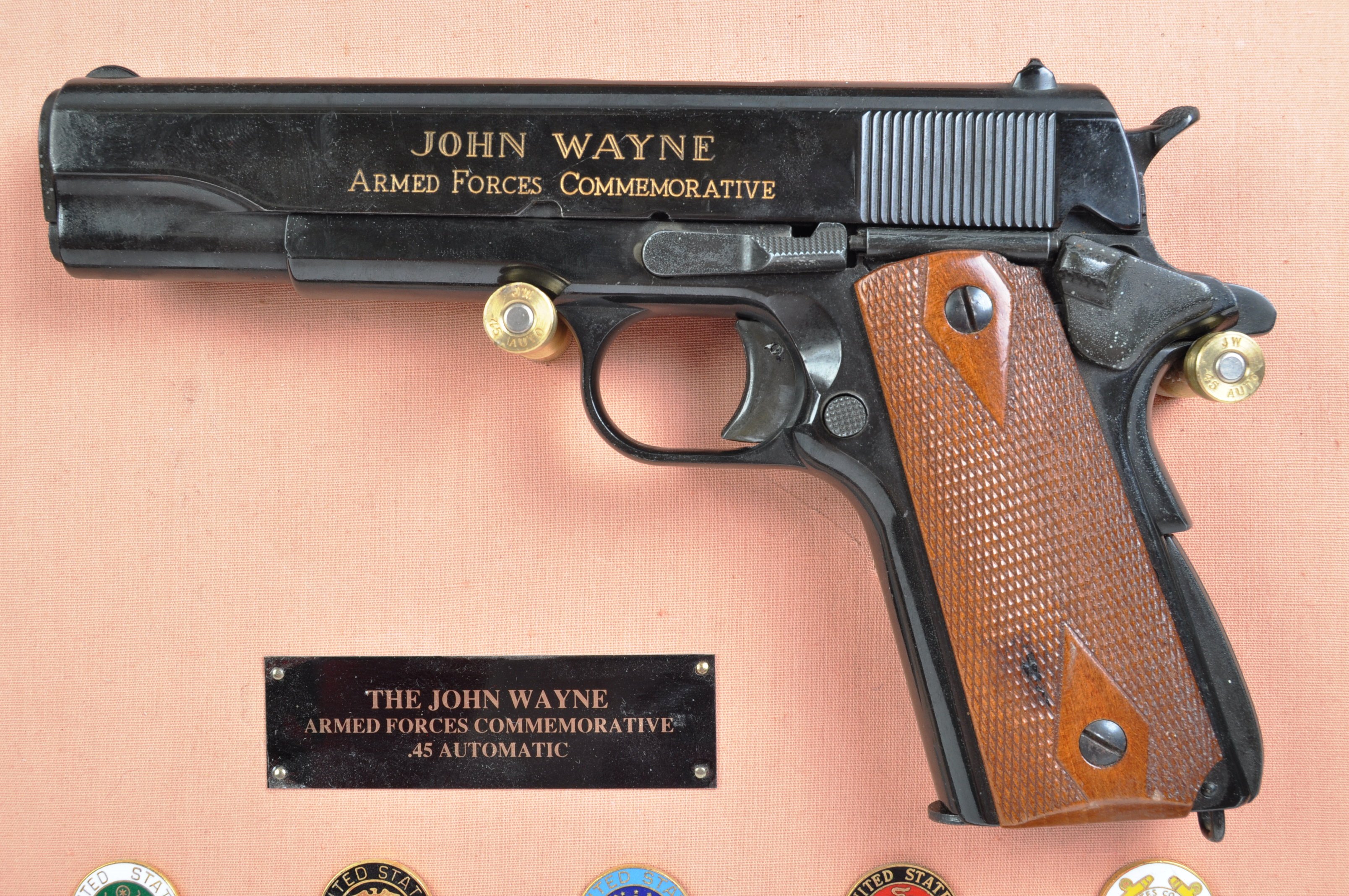 JOHN WAYNE COMMEMORATIVE REPLICA .45 AUTOMATIC HAND GUN - Image 3 of 11