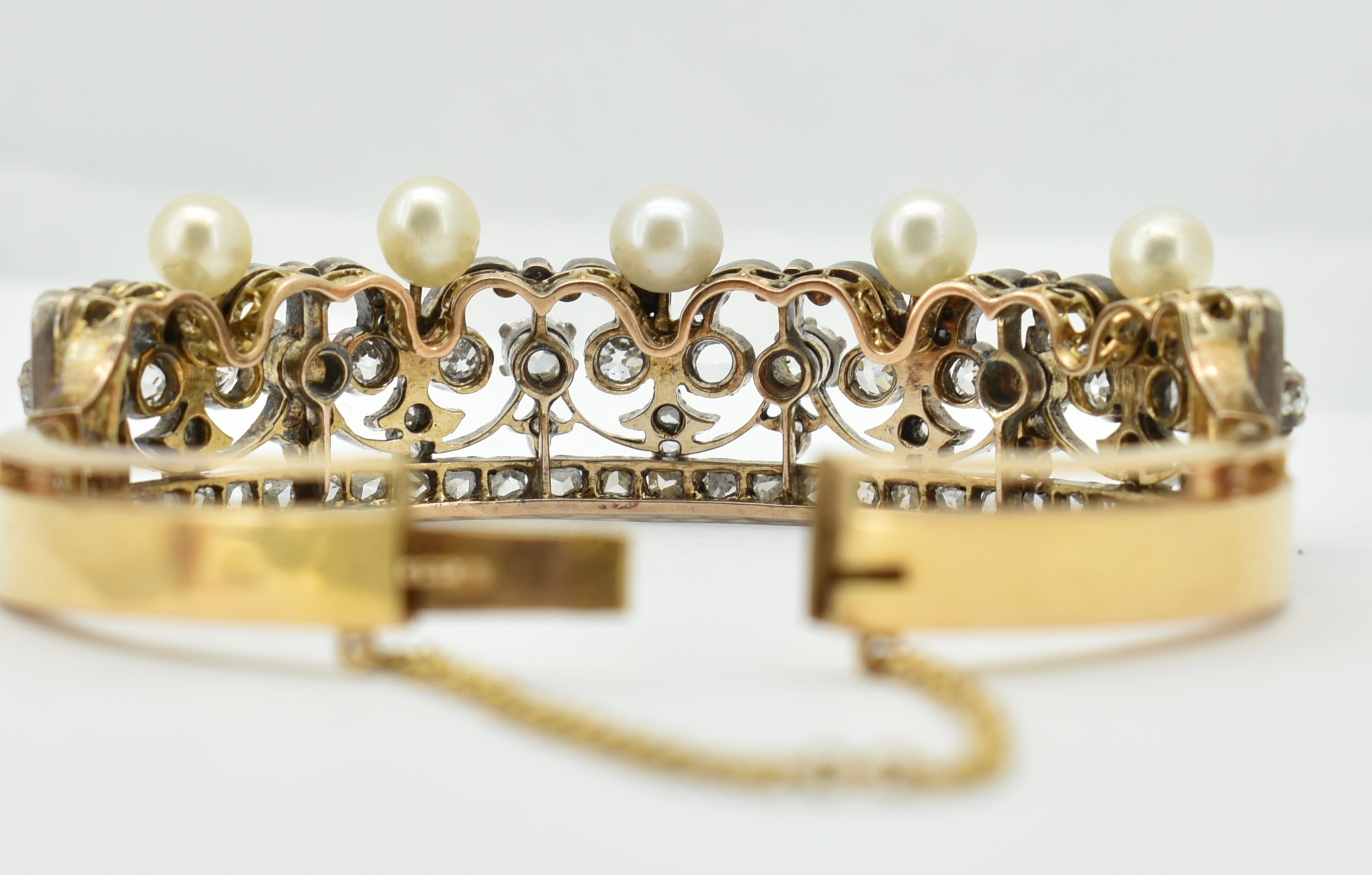 FRENCH BELLE EPOQUE 18CT GOLD AND PEARL BANGLE - Image 4 of 5