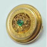 VICTORIAN YELLOW METAL AND GREEN STONE BROOCH