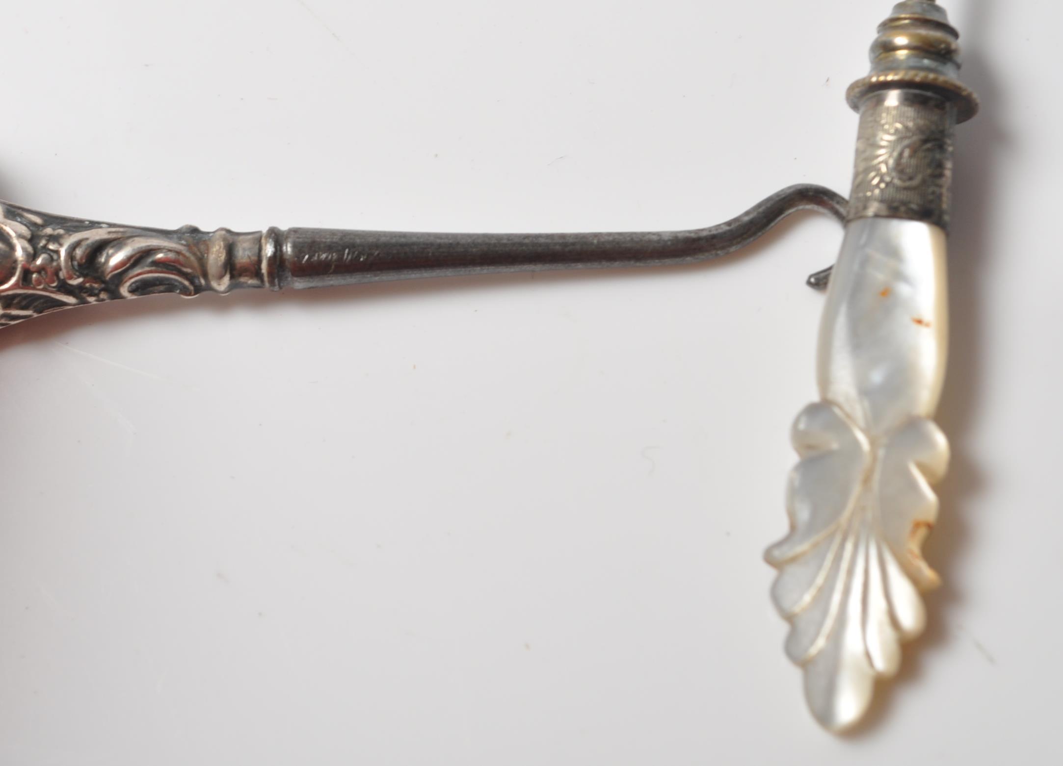 COLLECTION OF FOUR VICTORIAN SILVER BUTTON HOOKS WITH AGATE AND MOTHER OF PEARL HANDLES. - Image 4 of 8