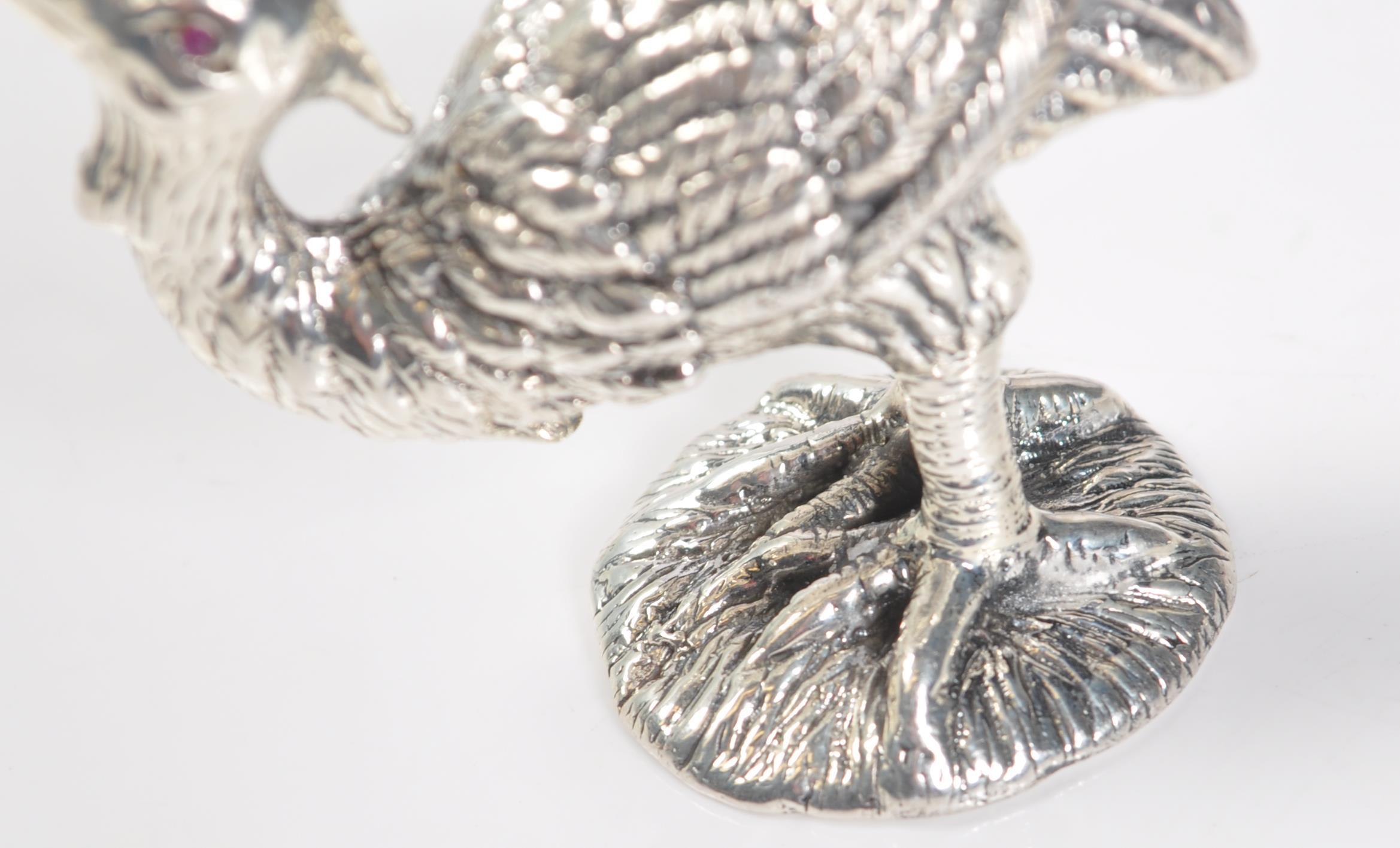 STAMPED 925 SILVER FIGURE OF A BIRD. - Image 3 of 5