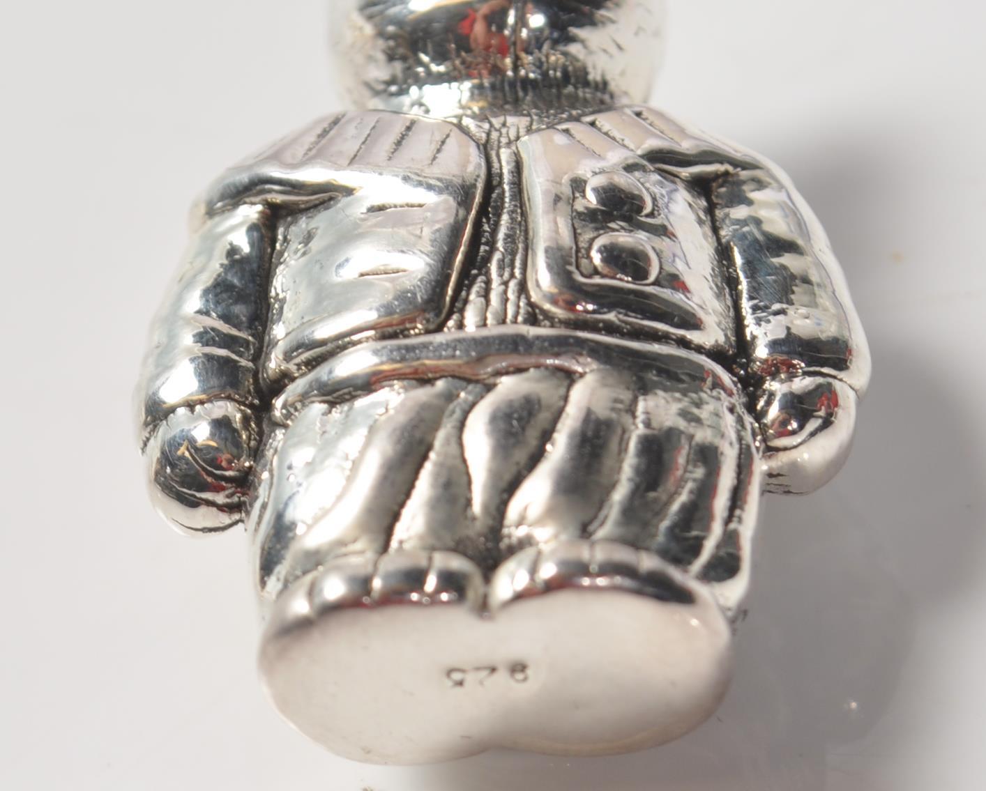 STAMPED 925 SILVER PIN CUSHION IN THE FORM OF A CAT. - Image 3 of 5