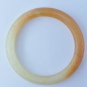 20TH CENTURY CHINESE ORIENTAL TWO TONE JADE BANGLE