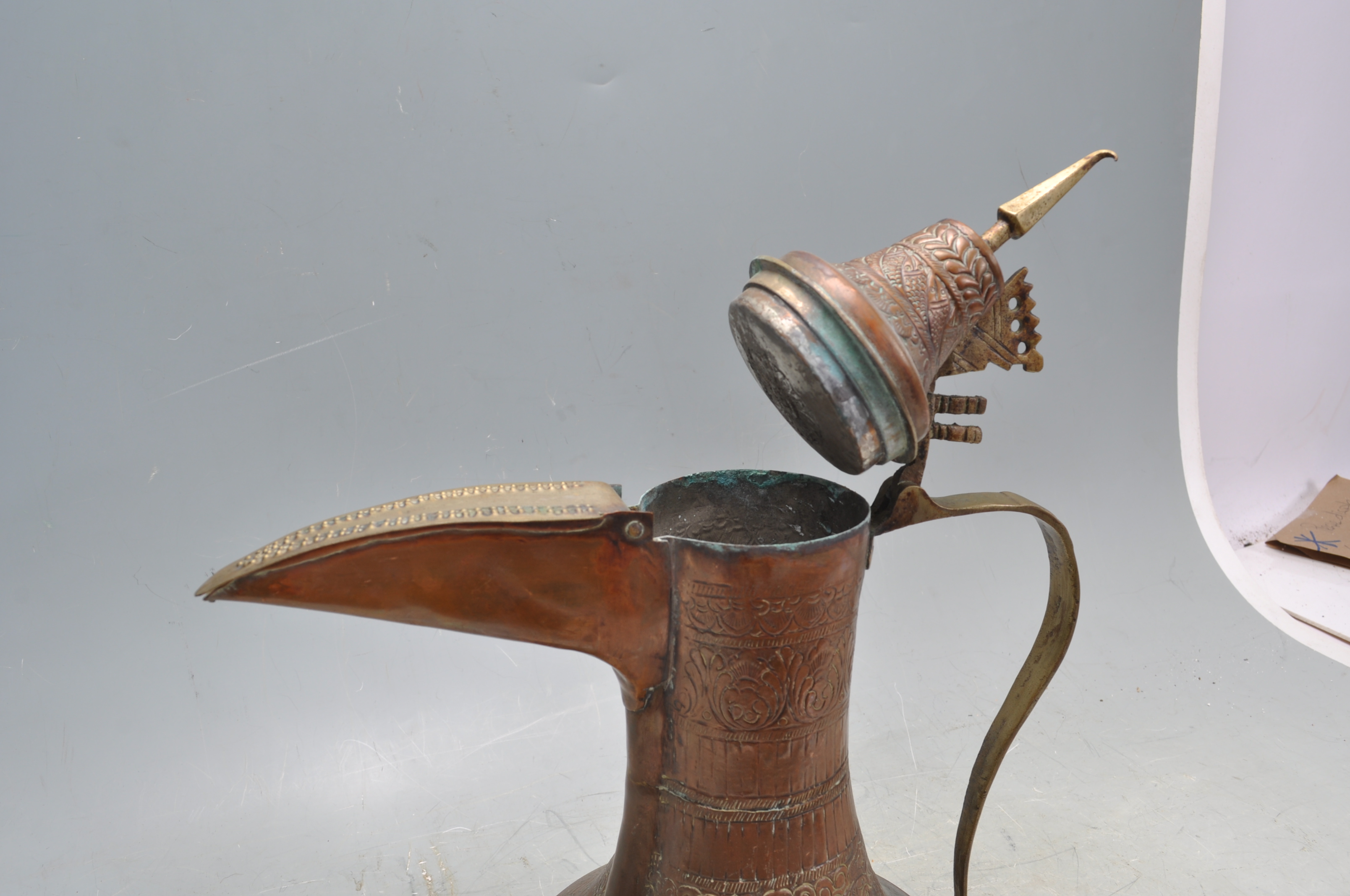 19TH CENTURY TURKISH/ ISLAMIC COPPER DALLAH COFFEE POT - Image 6 of 7