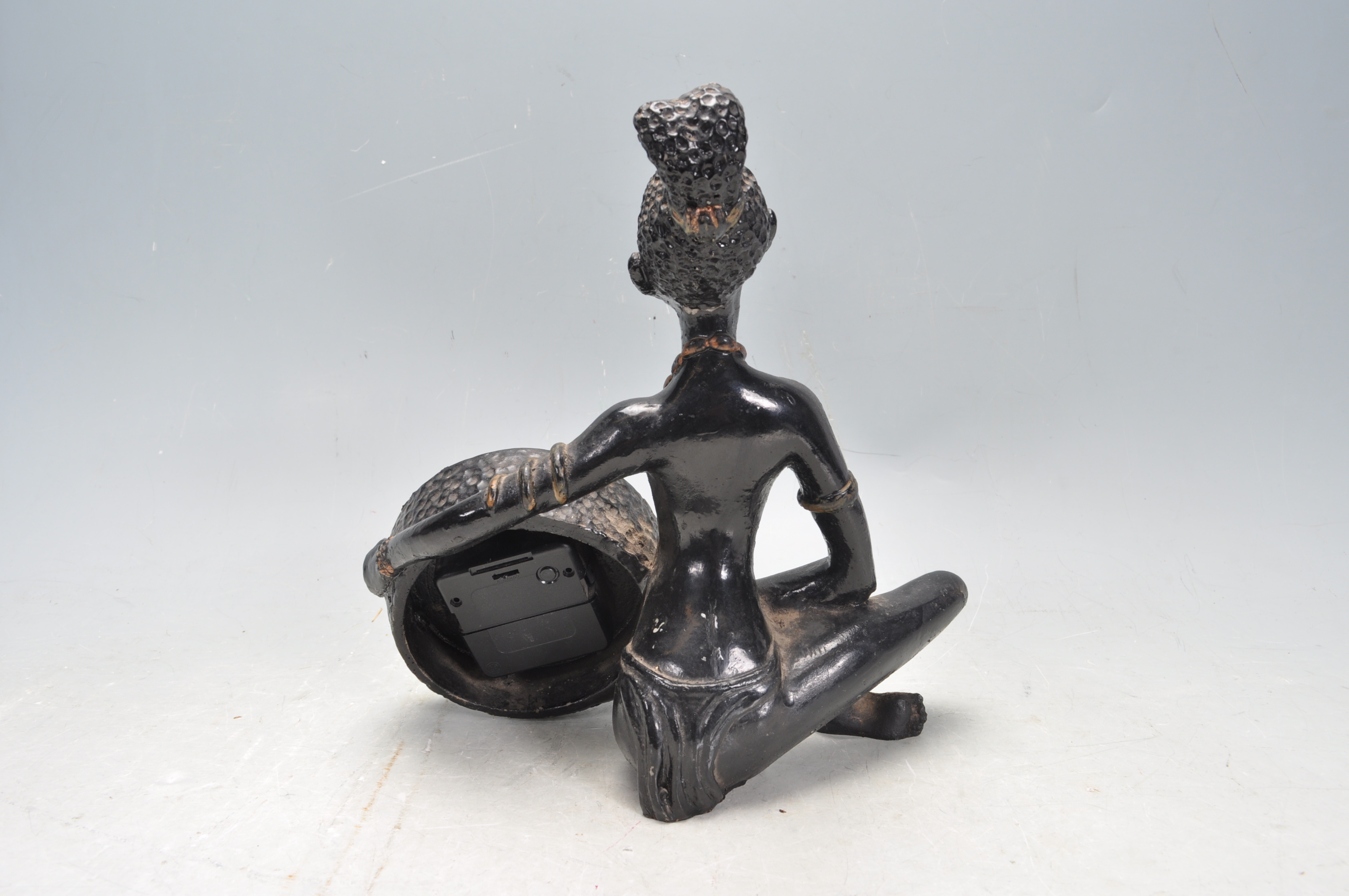 VINTAGE RETRO GASTONE AFRICAN FIGURAL CLOCK. - Image 3 of 6