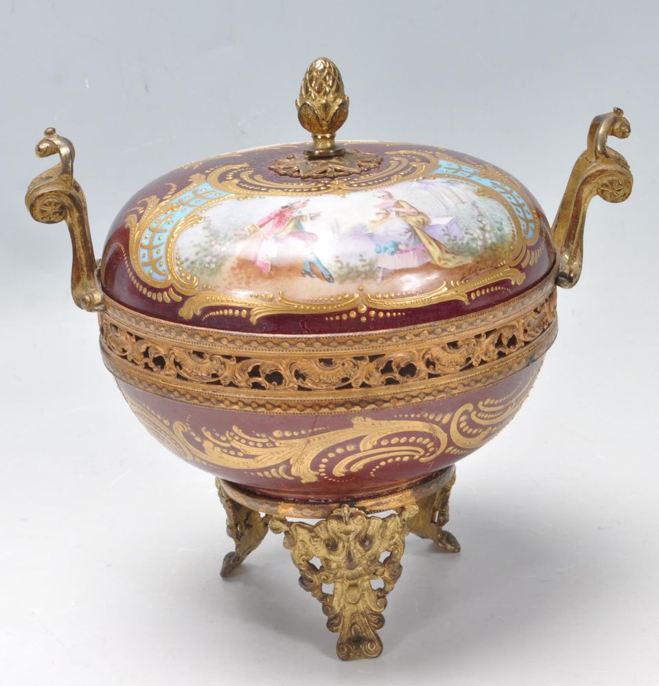 Online Ceramics & Collectables Auction - Worldwide Postage, Packing & Delivery Available On All Items