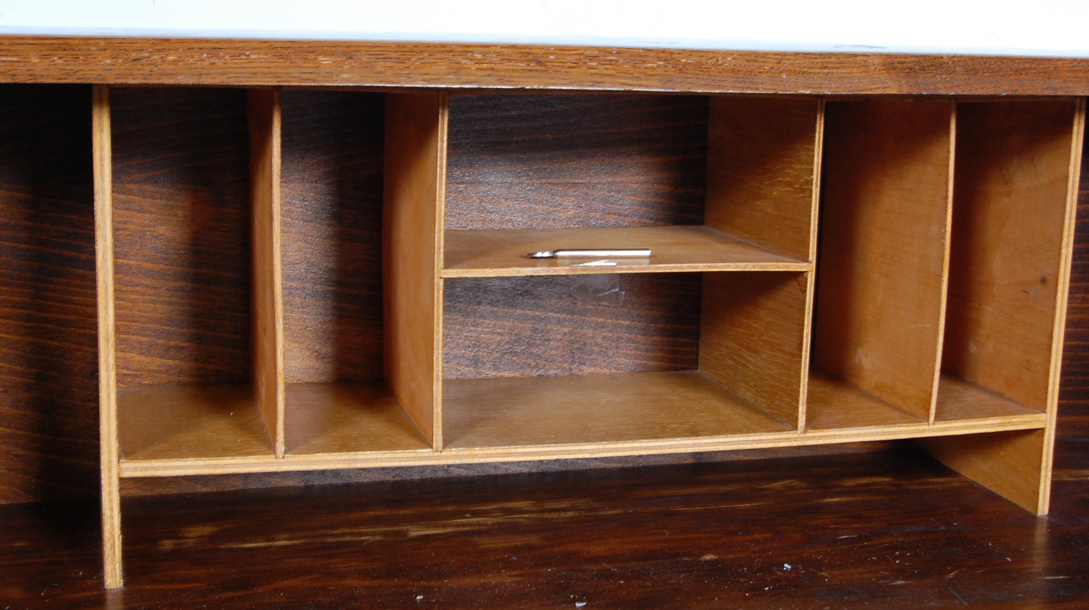 ANTIQUE VICTORIAN STYLE OAK BUREAU - Image 4 of 6