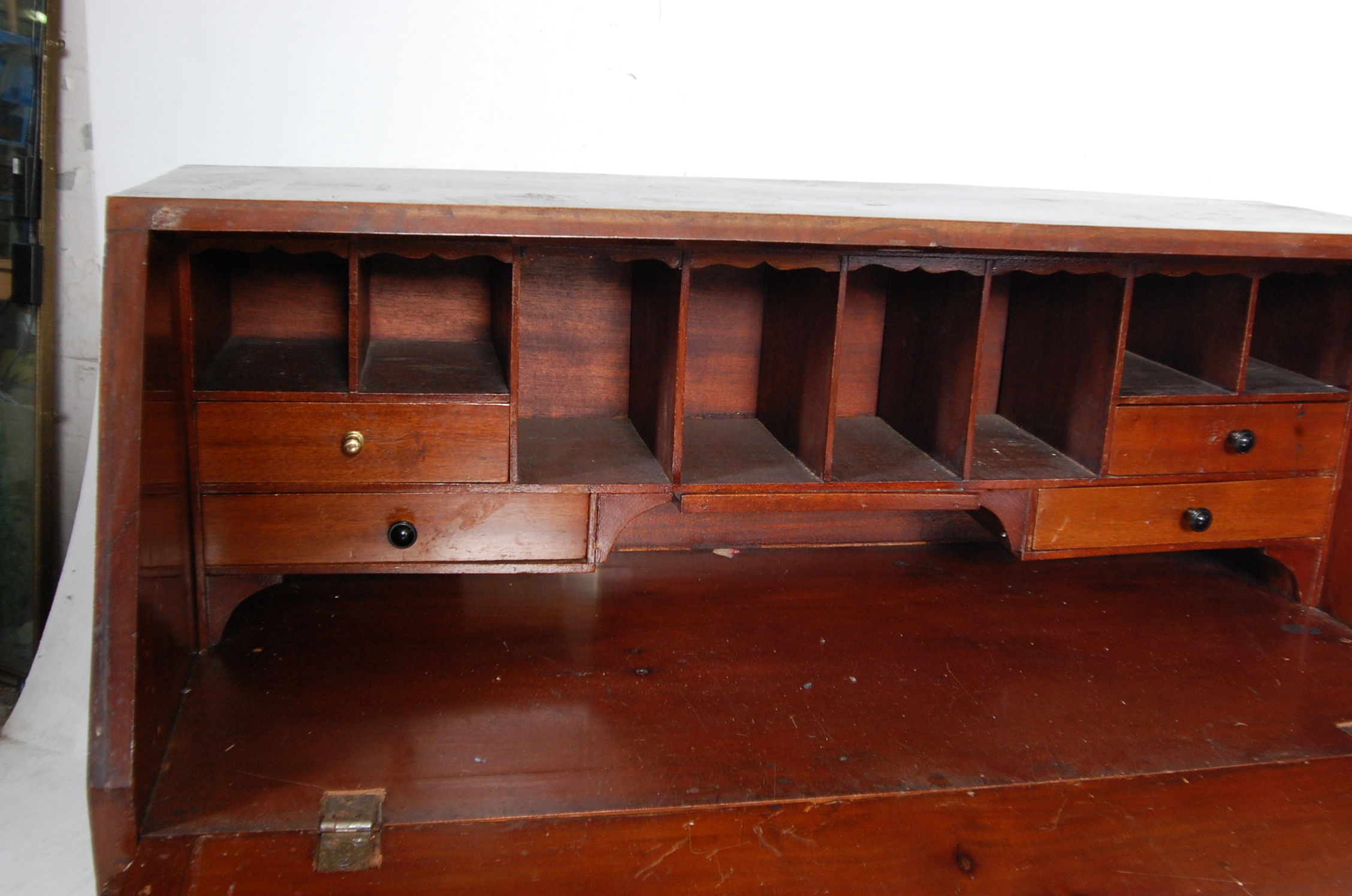 19TH CENTURY VICTORIAN MAHOGANY BUREAU - Image 5 of 8