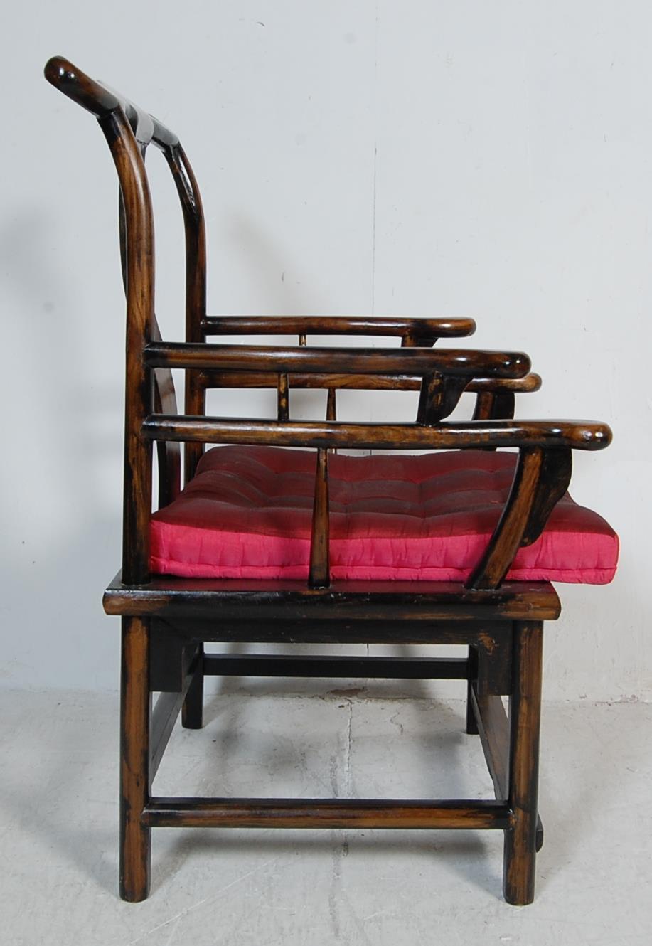 20TH CENTURY CHINESE HARDWOOD HORSESHOE CHAIR - Image 6 of 7