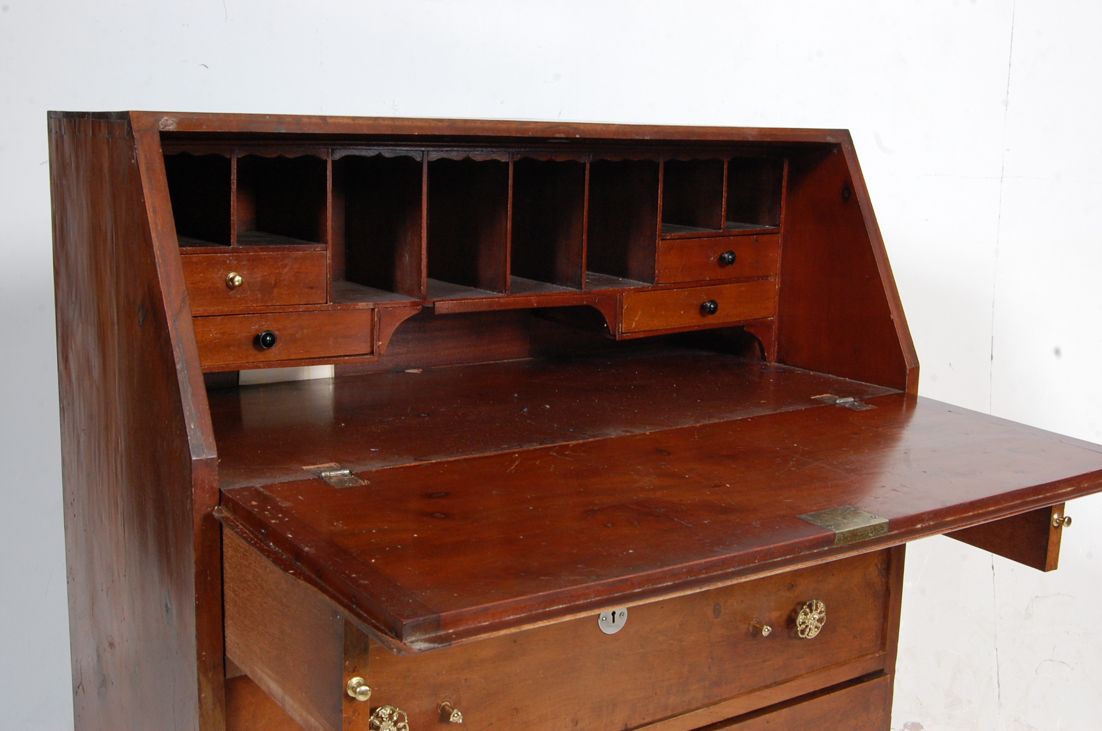 19TH CENTURY VICTORIAN MAHOGANY BUREAU - Image 4 of 8