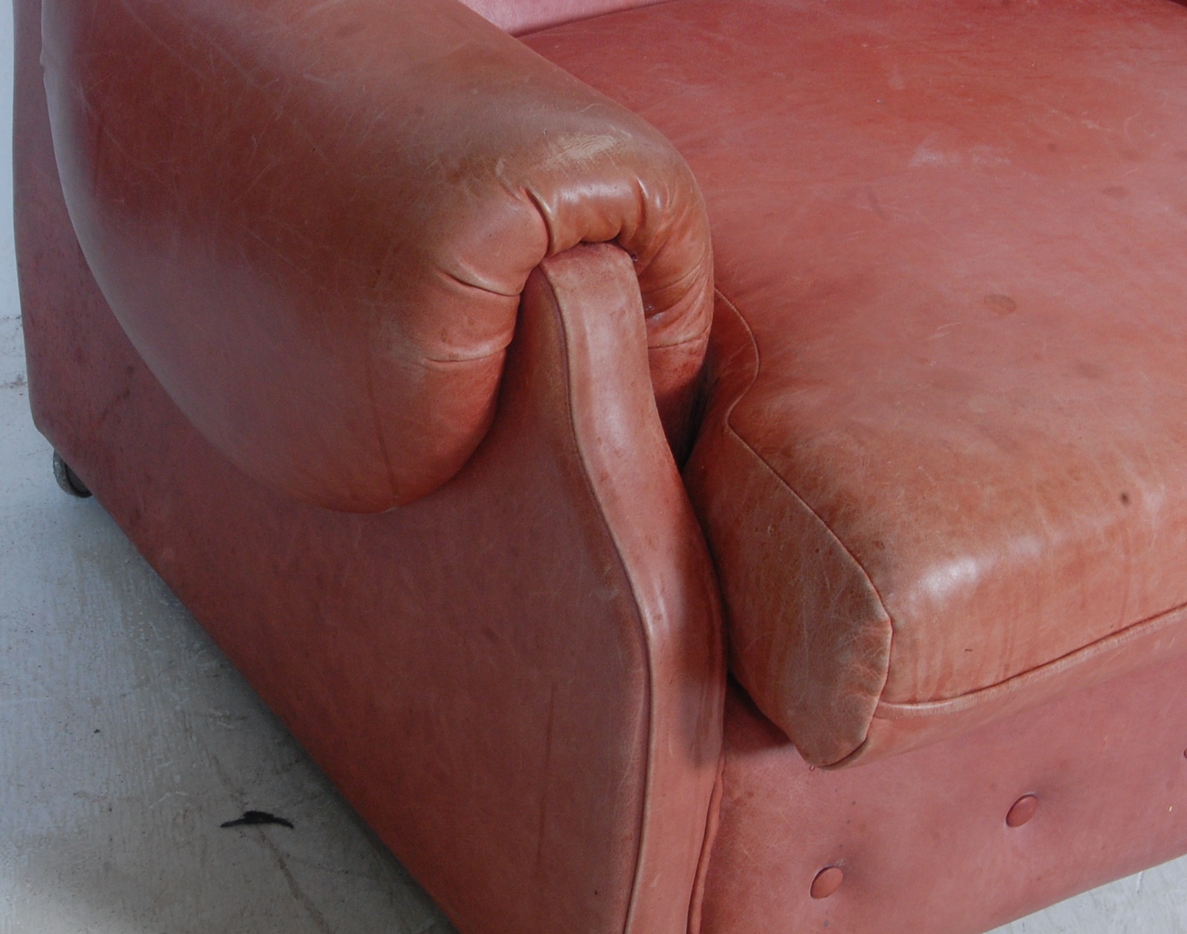 PAIR OF RETRO VINTAGE CHESTERFIELD CLUB CHAIRS - Image 5 of 10
