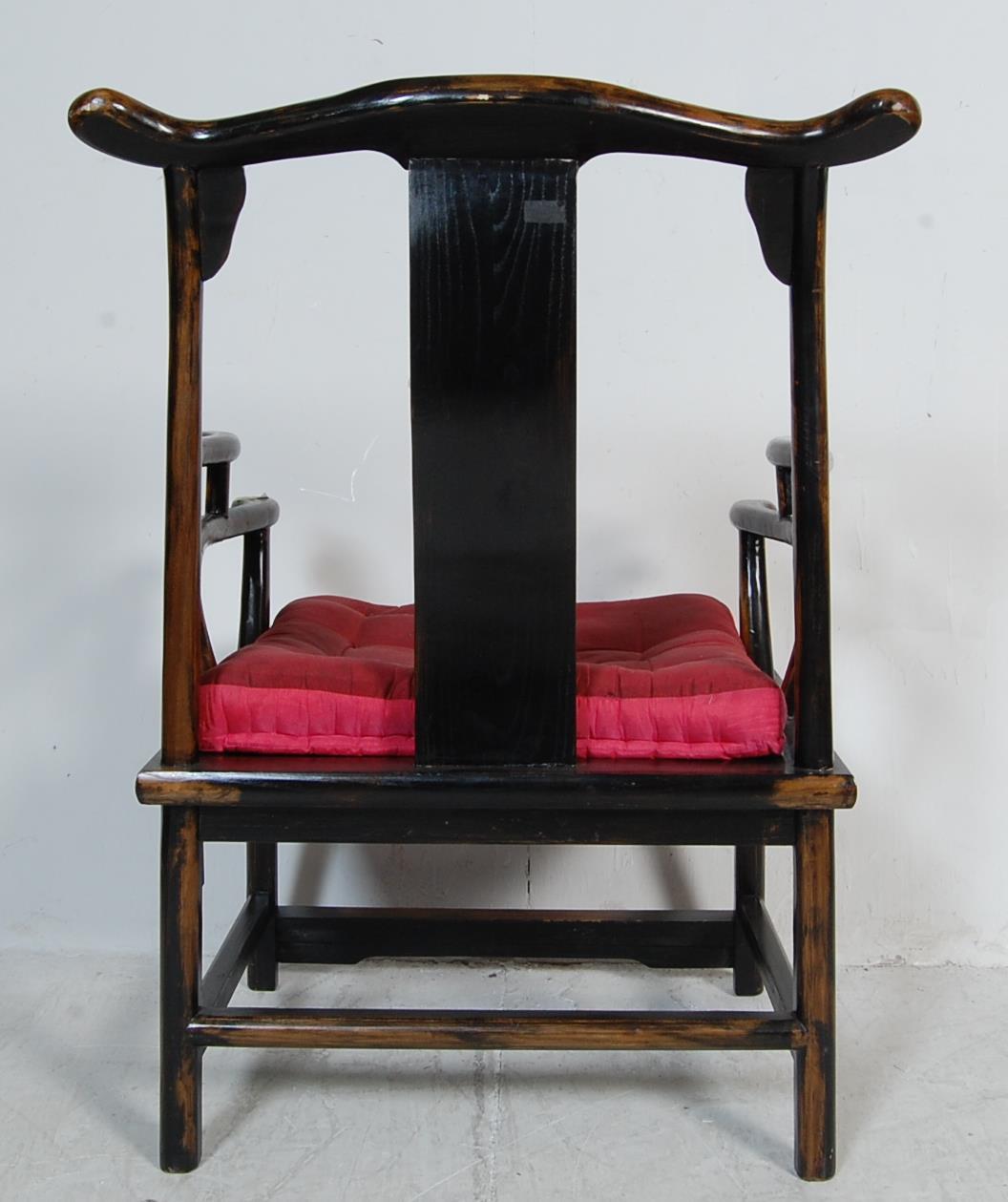 20TH CENTURY CHINESE HARDWOOD HORSESHOE CHAIR - Image 7 of 7