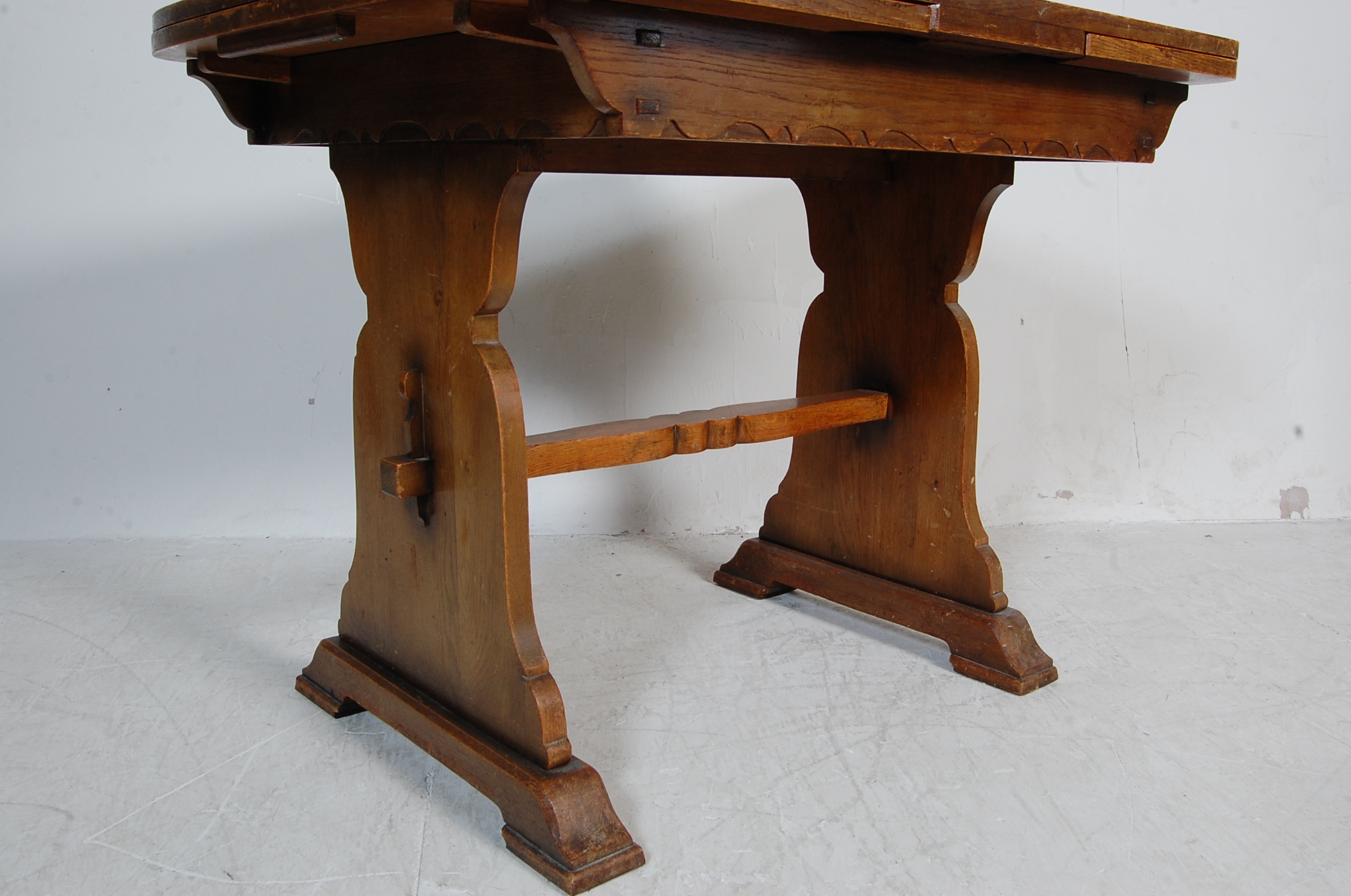 1940’S OAK EXTENDING DRAW LEAF DINING TABLE - Image 4 of 5