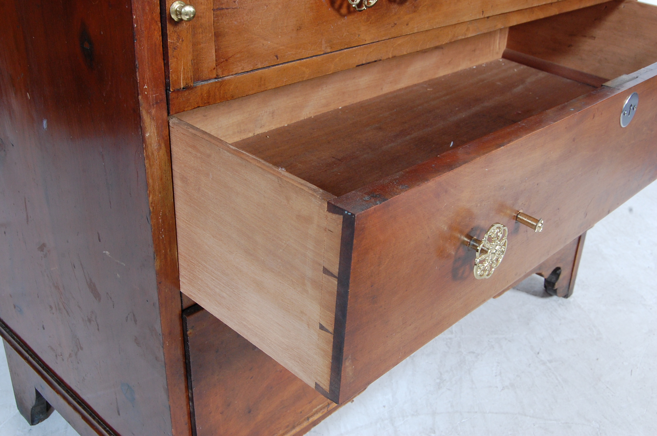 19TH CENTURY VICTORIAN MAHOGANY BUREAU - Image 7 of 8