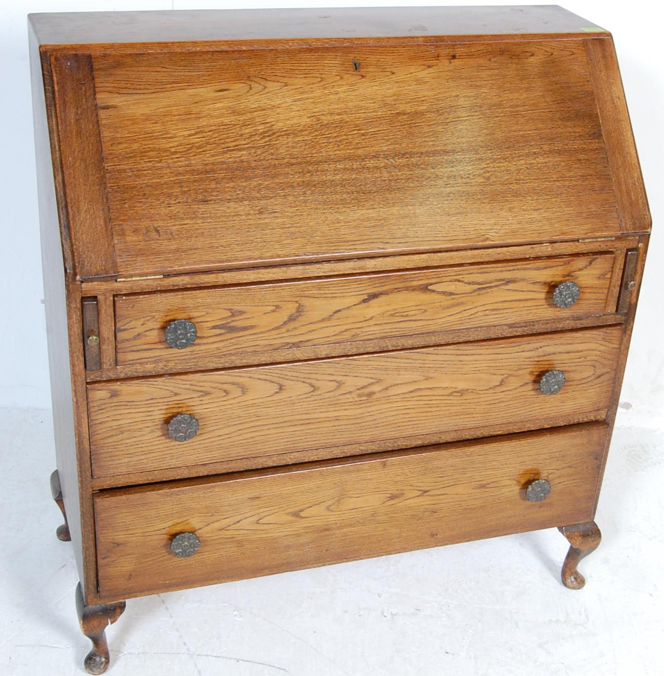 ANTIQUE VICTORIAN STYLE OAK BUREAU - Image 2 of 6