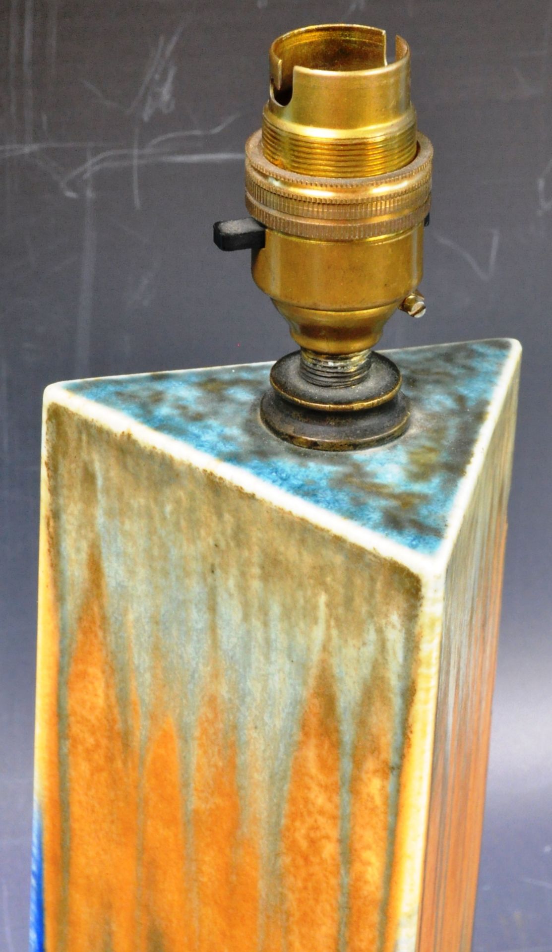 WILLIAM HOWSON TAYLOR - RUSKIN POTTERY - ART DECO POTTERY LAMP - Image 5 of 7