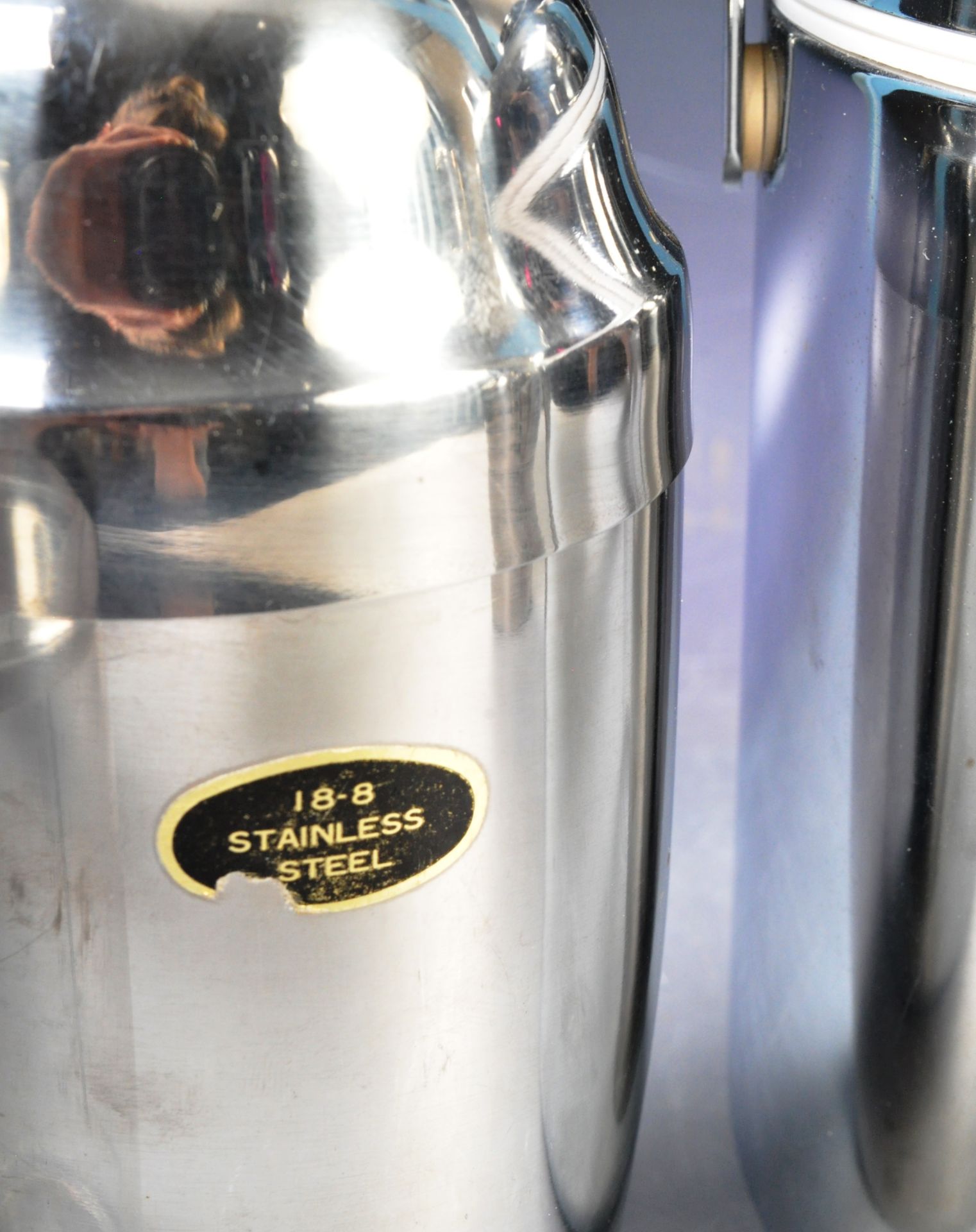 COLLECTION OF VINTAGE COCKTAIL SHAKERS AND ICE BUCKET - Image 4 of 6