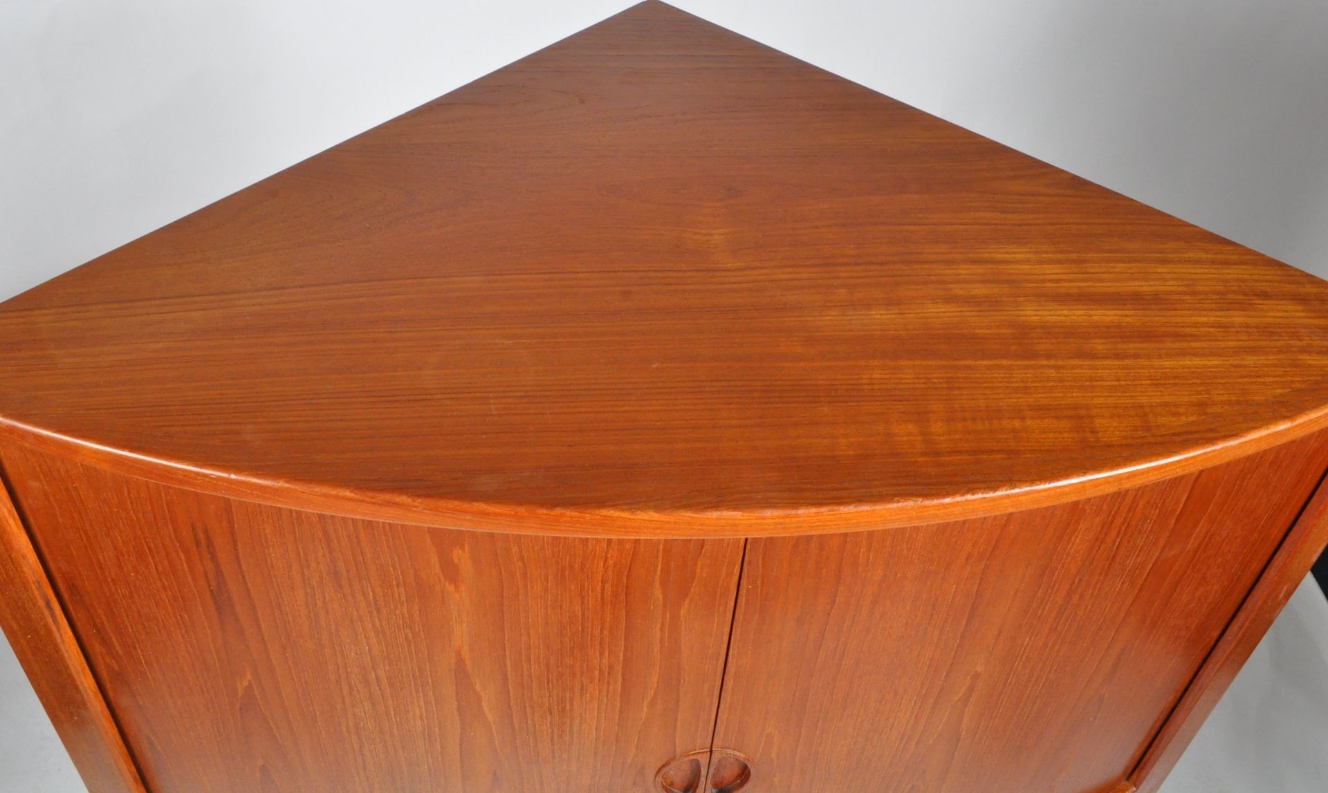 QUALITY MID CENTURY DANISH TEAK COCKTAIL DRINKS CORNER CABINET - Image 9 of 10