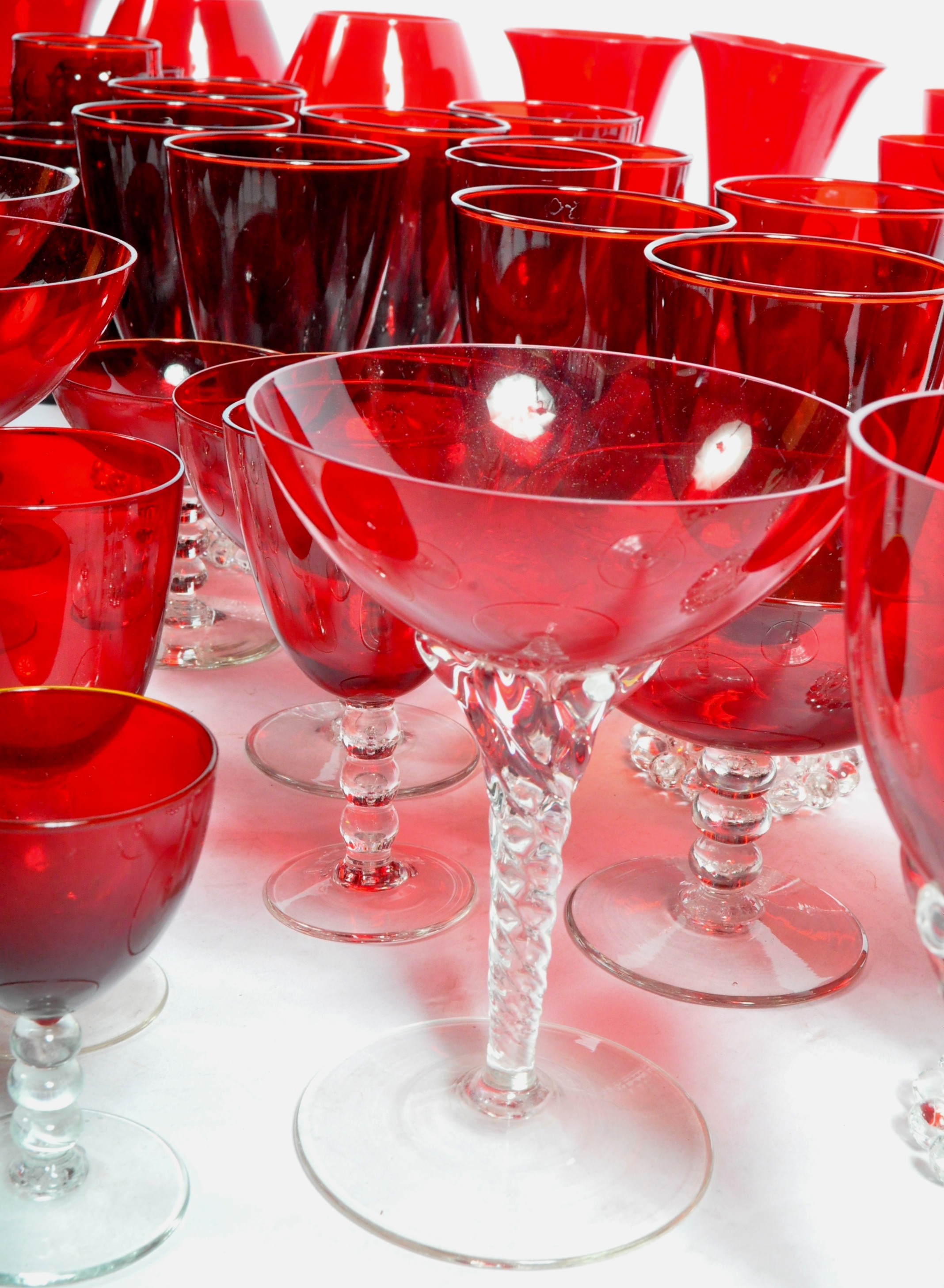 LARGE MIXED COLLECTION OF RED ANCHOR HOCKING GLASSWARE - Image 5 of 9