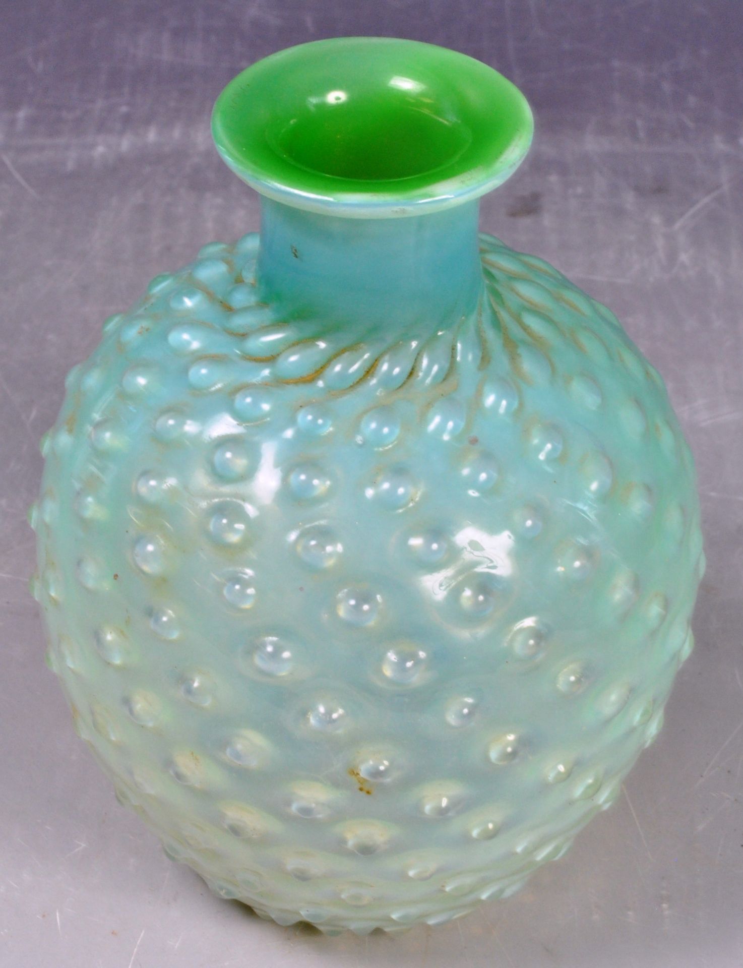 VINTAGE ART DECO IRRIDESCENT GLASS HOBNAIL VASE - Image 2 of 4