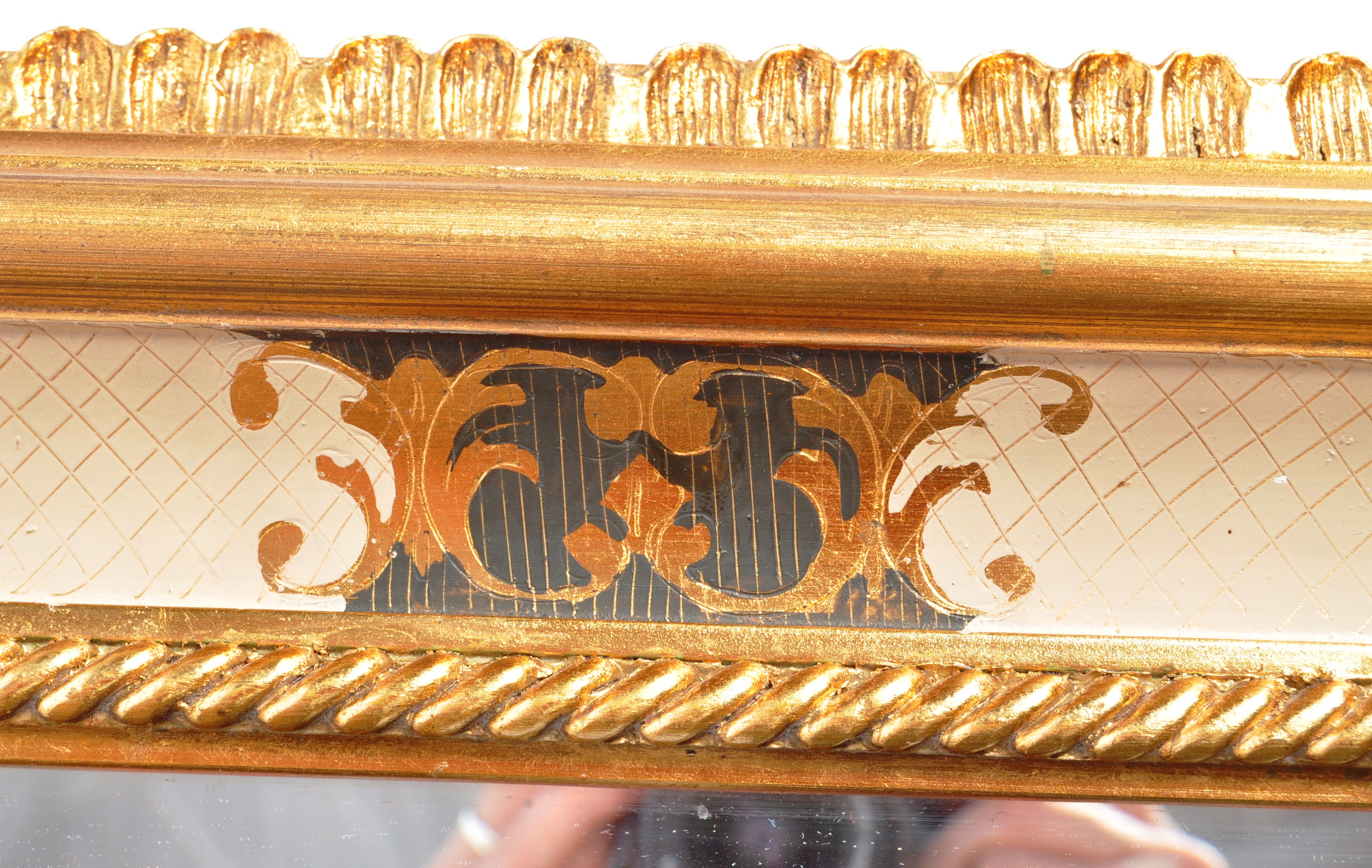 HOLLYWOOD REGENCY PAINTED GILT HANGING WALL MIRROR - Image 5 of 6
