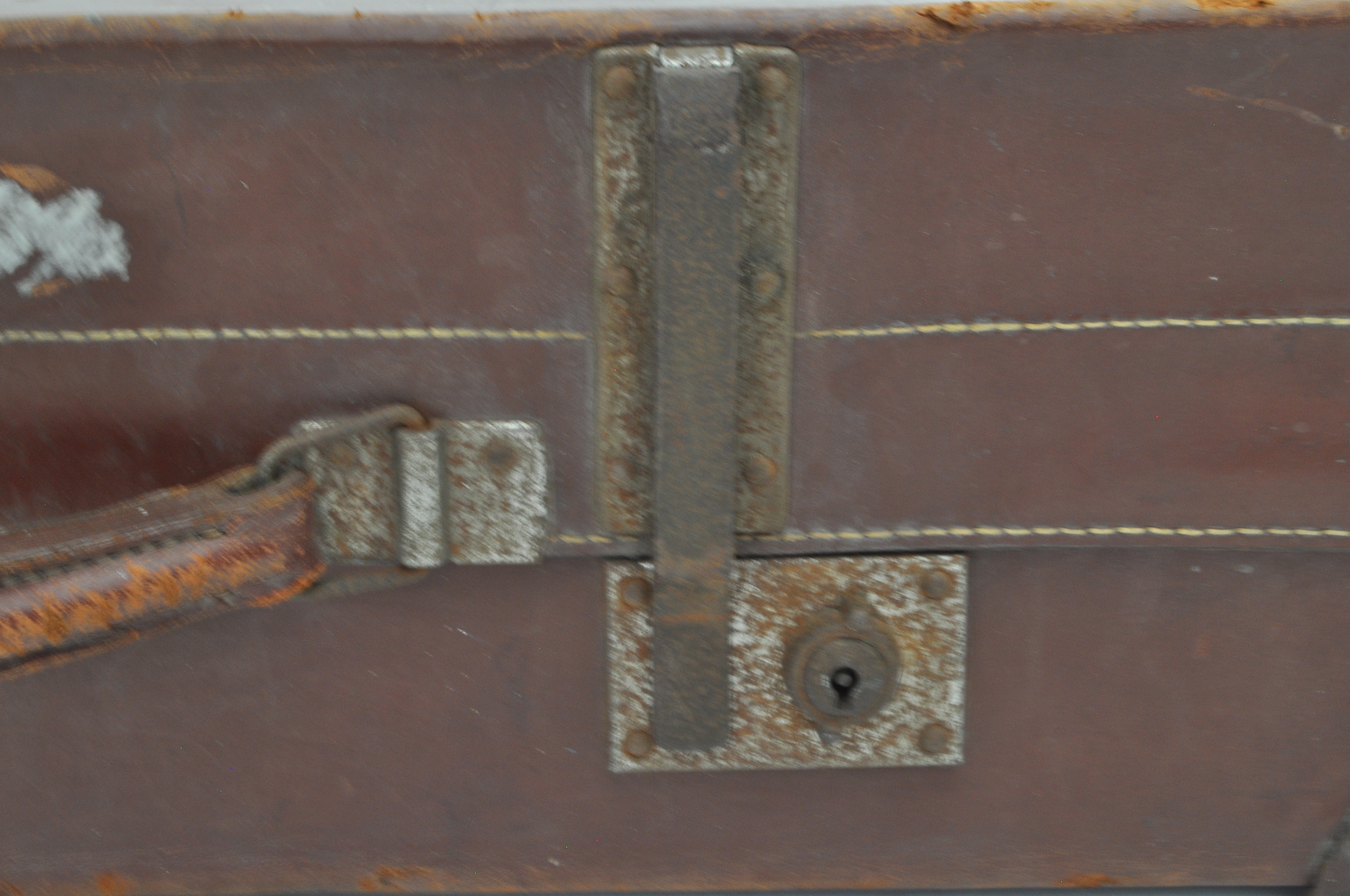 COLLECTION OF VINTAGE LUGGAGE - LEATHER SUITCASES - Image 14 of 14