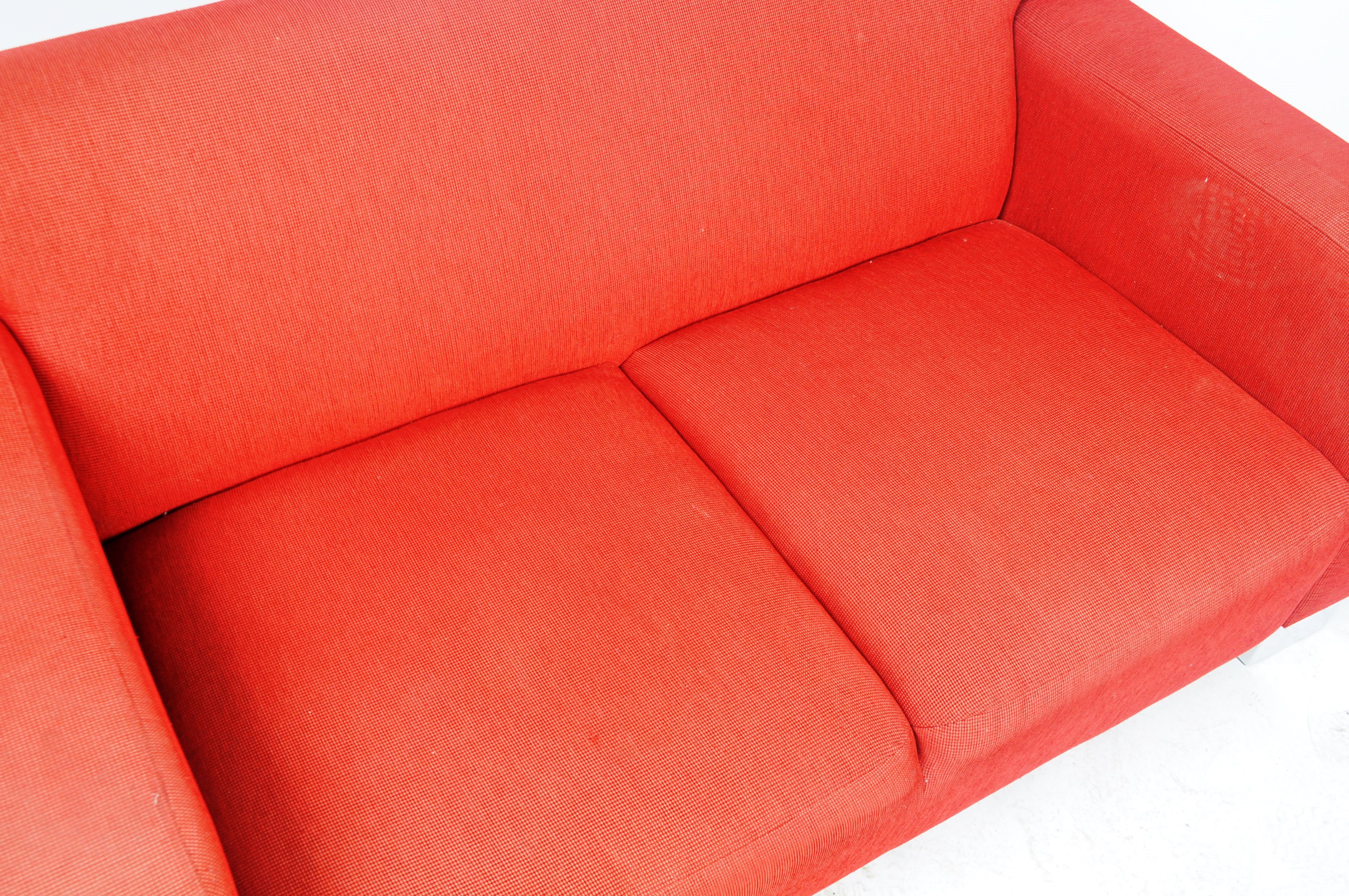 SITS MADE CONTEMPORARY RED FABRIC TWO SEATER SOFA - Image 3 of 8