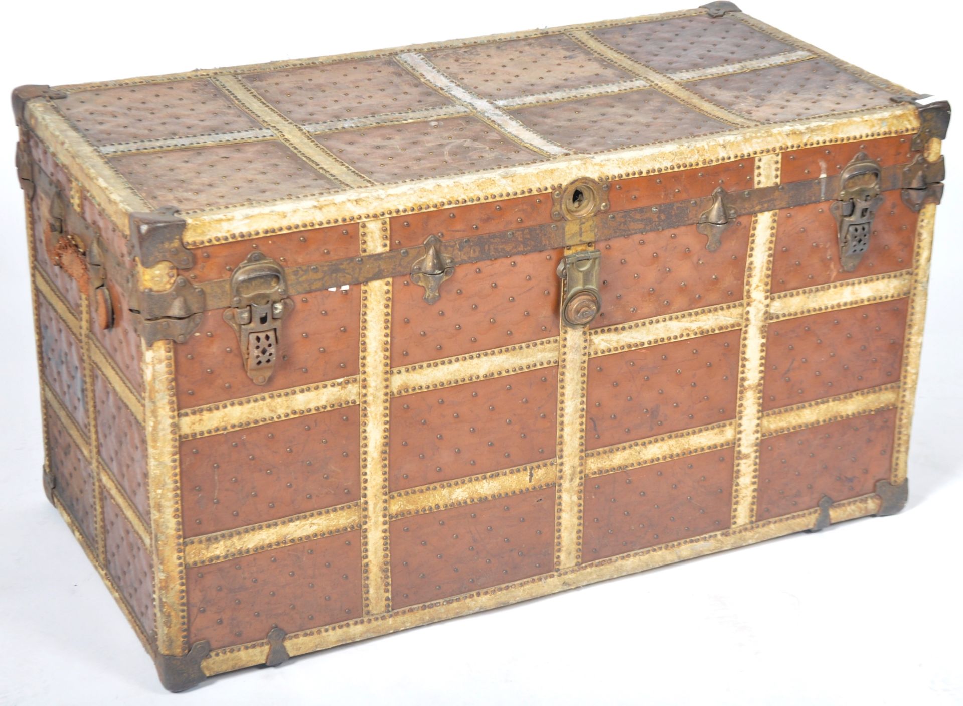 ANTIQUE 20TH CENTURY TRAVEL STEAMER TRUNK BELIEVED LOUIS VUITTON - Image 2 of 7