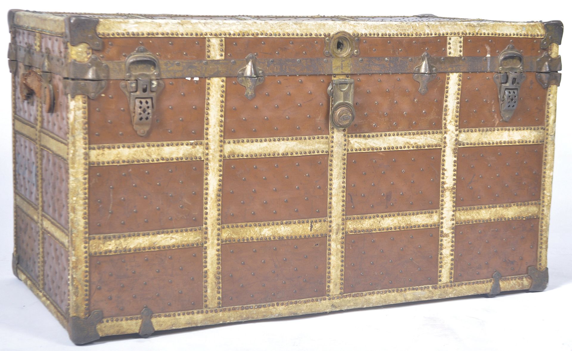 ANTIQUE 20TH CENTURY TRAVEL STEAMER TRUNK BELIEVED LOUIS VUITTON