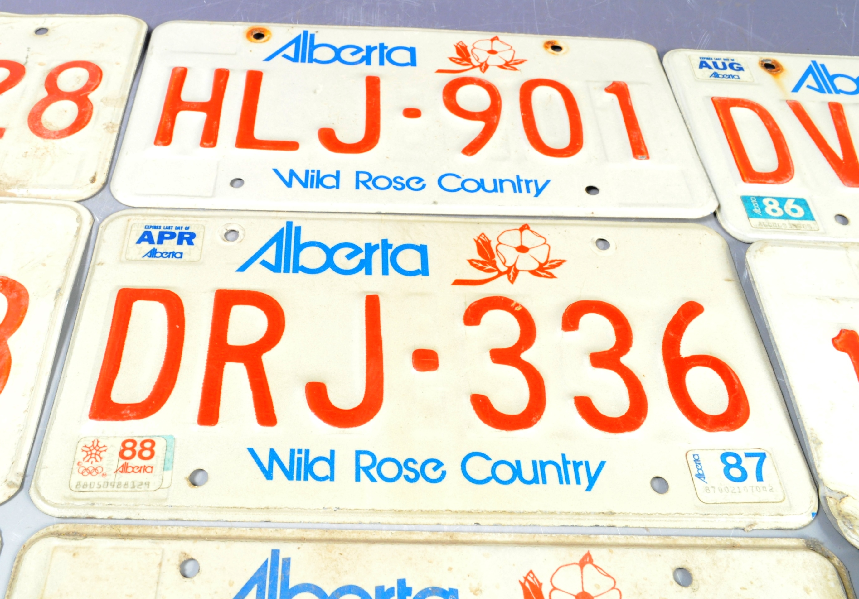 COLLECTION OF RETRO NORTH AMERICAN ALUMINIUM LICENSE PLATES - Image 3 of 7