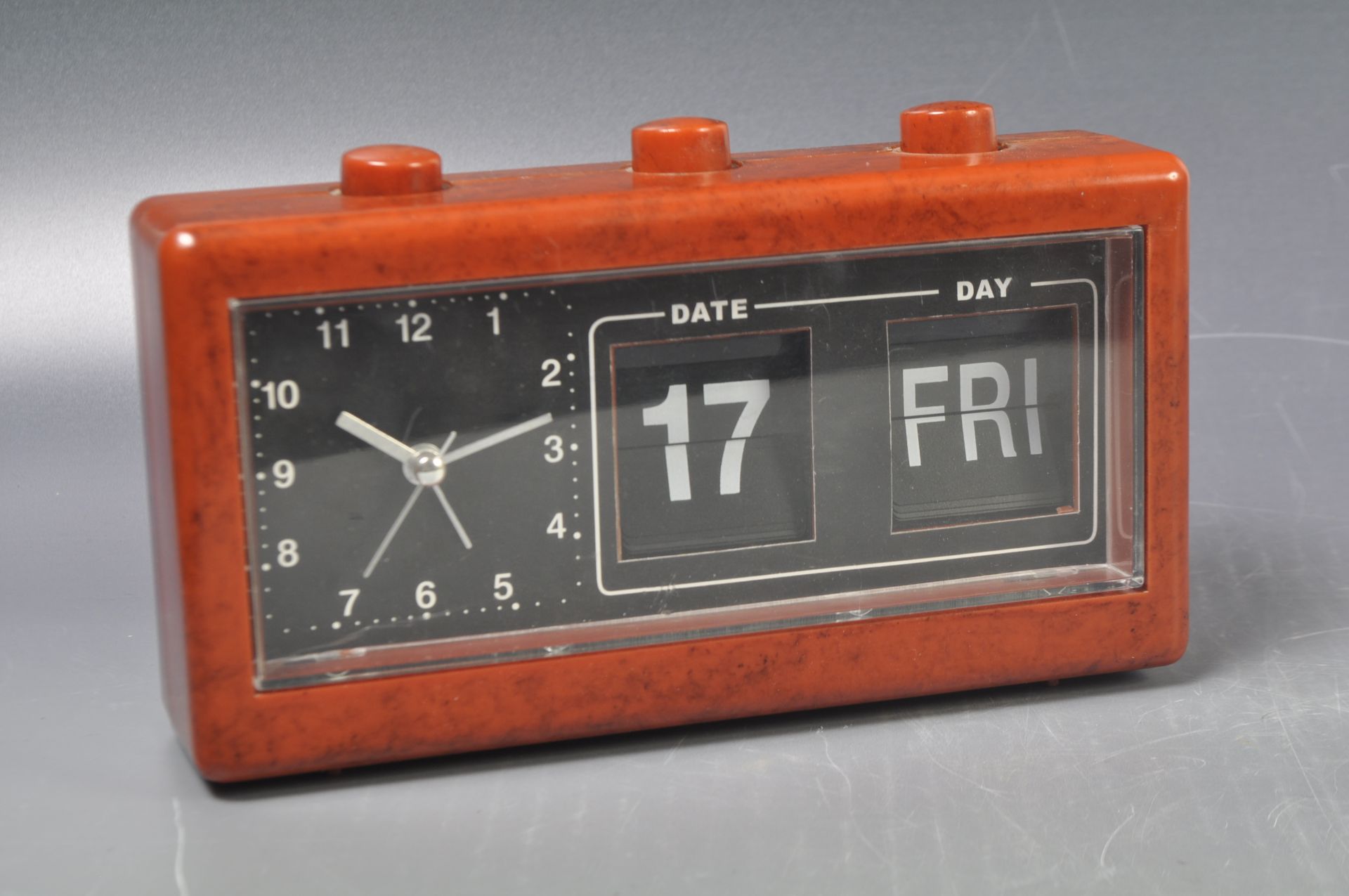 RETRO VINTAGE BAKELITE DESK CLOCK PERPETUAL CALENDAR