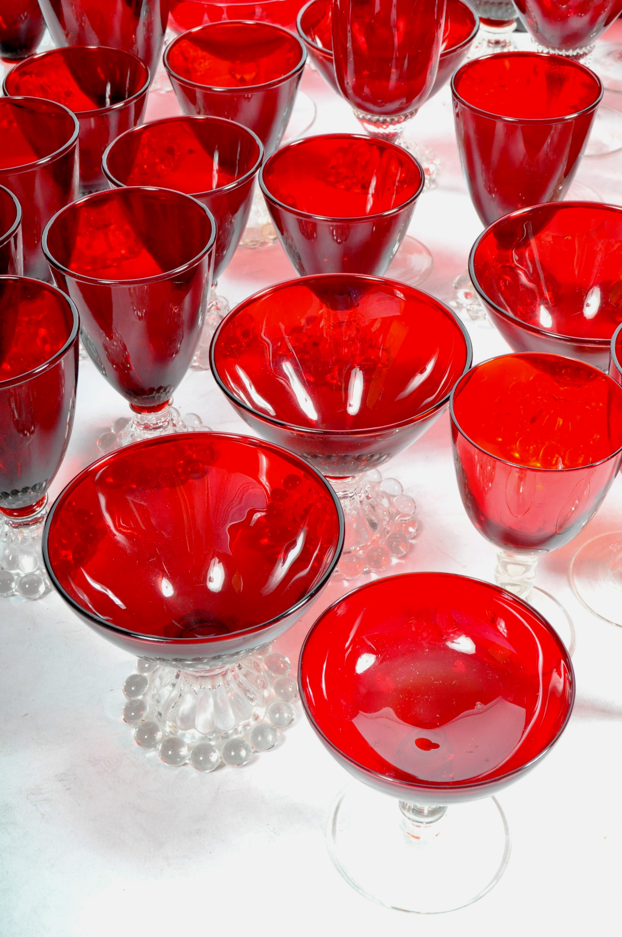 LARGE MIXED COLLECTION OF RED ANCHOR HOCKING GLASSWARE - Image 2 of 9