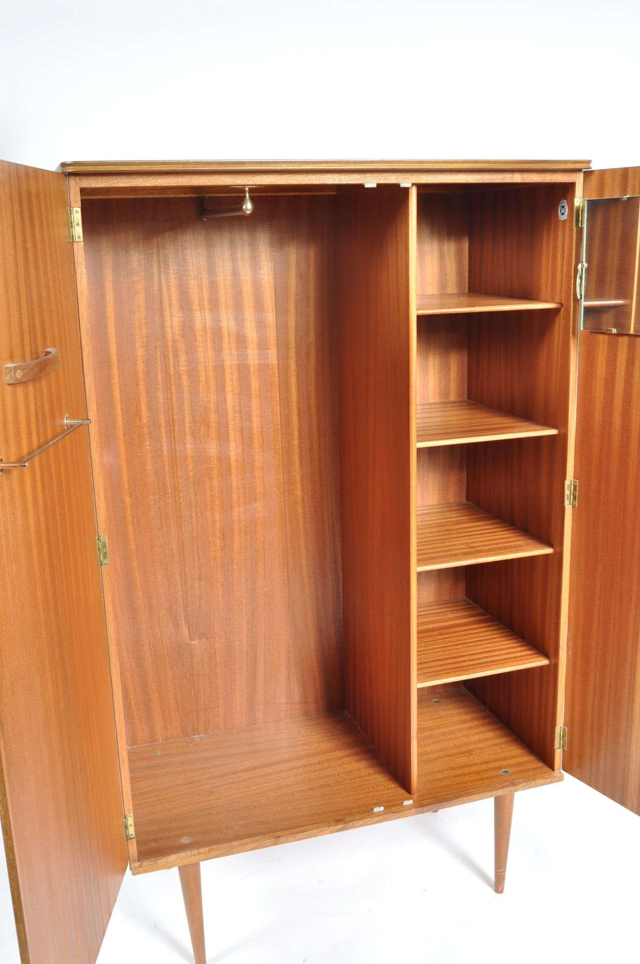 MID 20TH CENTURY WALNUT UNIFLEX FURNITURE DECO WARDROBE - Image 4 of 7