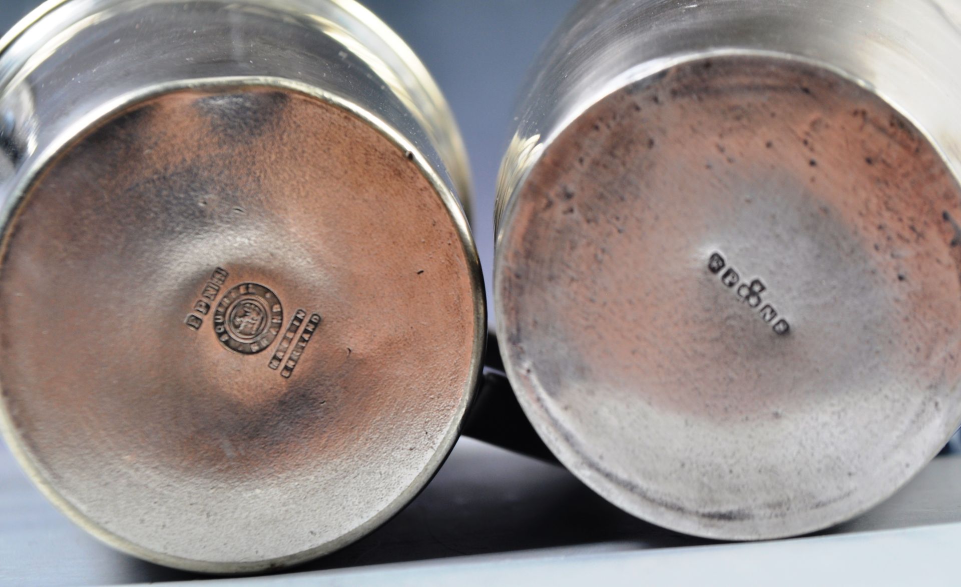 TWO RETRO VINTAGE EARLY 20TH CENTURY SILVER PLATED COCKTAIL SHAKERS - Image 5 of 5