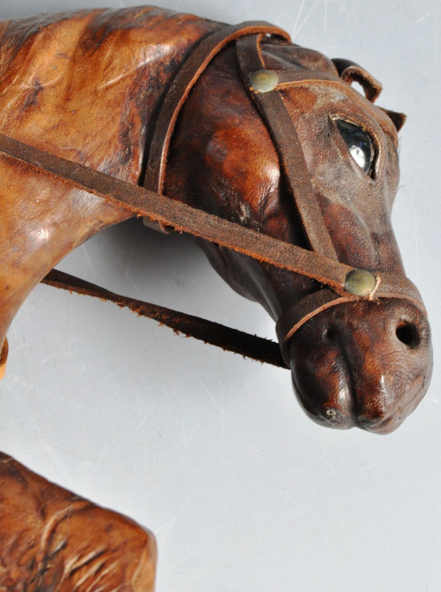 ANTIQUE STYLE LEATHER HORSE FIGURE IN THE LIBERTY MANNER - Bild 2 aus 8