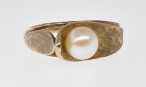 MID CENTURY 9CT GOLD & CULTURED PEARL DRESS RING