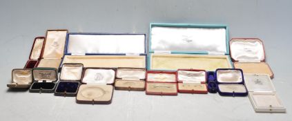 COLLECTION OF VINTAGE LEATHER AND VELVET JEWELLERY BOXES.