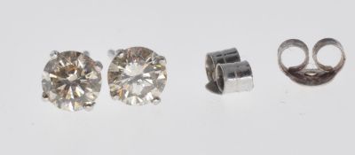 PAIR OF 14CT WHITE GOLD AND DIAMOND STUD EARRINGS.