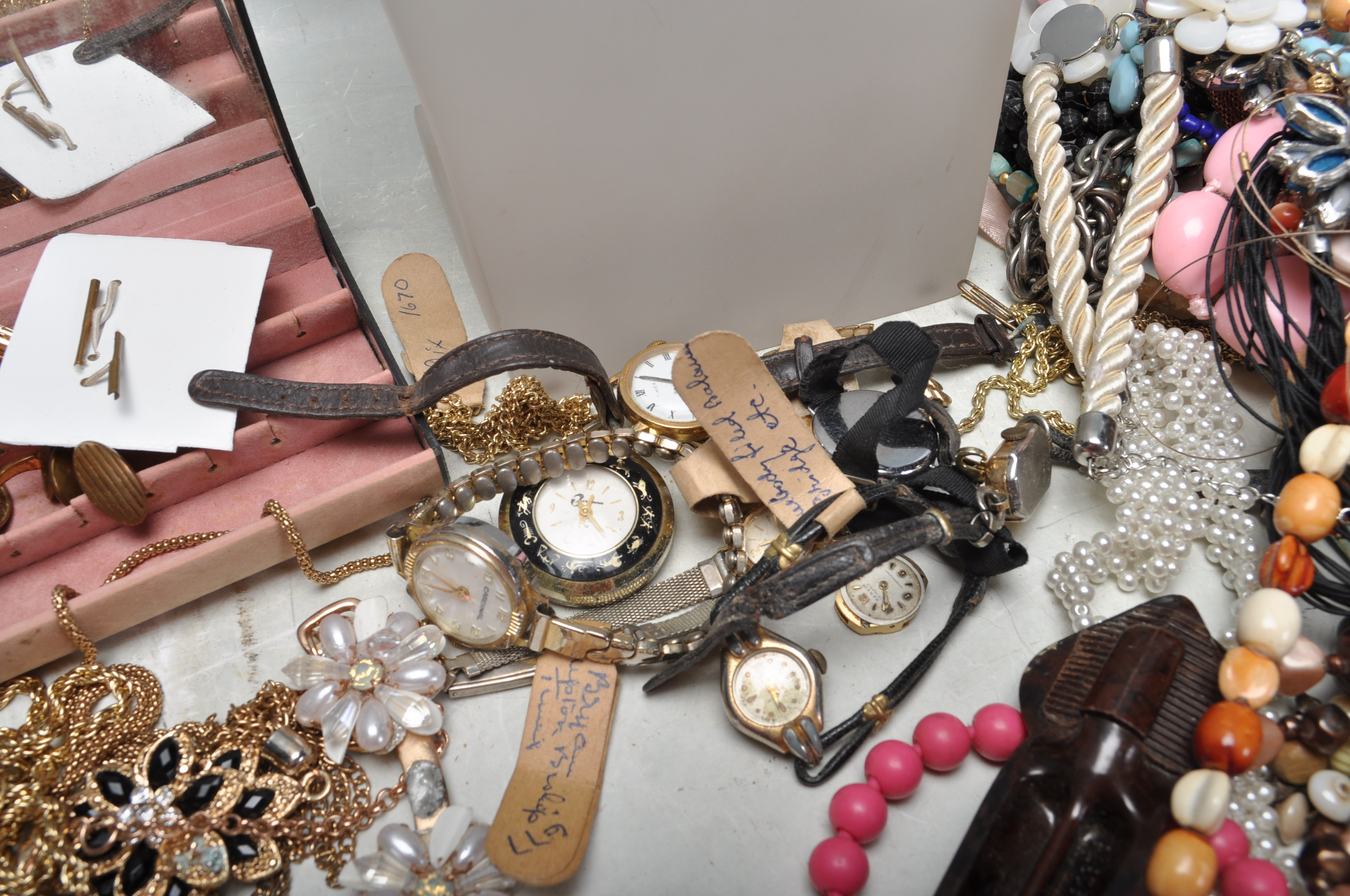 COLLECTION OF VINTAGE 20TH CENTURY COSTUME JEWELLERY - Image 10 of 10
