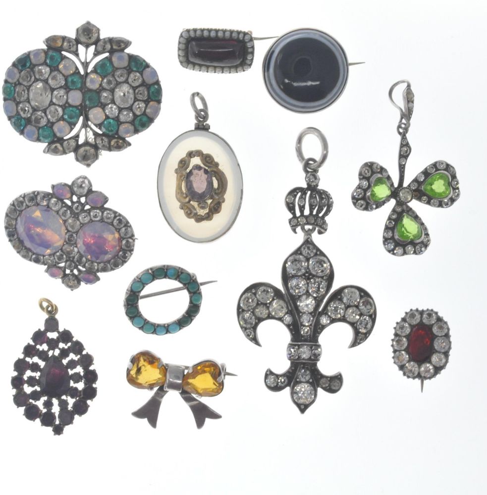 July Antiques and Collectables - Selected Jewellery Gold & Silver Auction