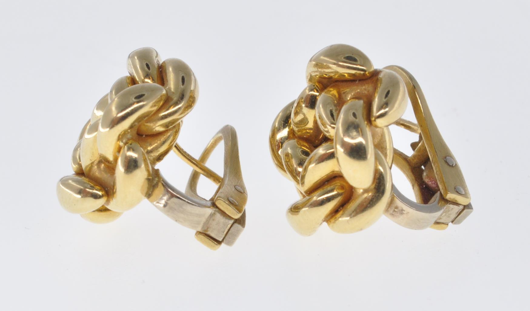 PAIR OF VINTAGE 18CT GOLD KNOT DESIGN STUD EARRINGS - Image 2 of 4