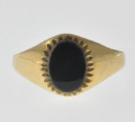 9CT GOLD AND ONYX SIGNET RING