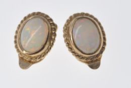 9CT GOLD AND OPAL STUD EARRINGS.