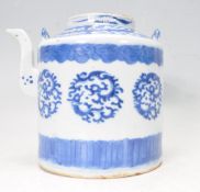 19TH CENTURY CHINESE ORIENTAL BLUE AND WHITE TEAPOT