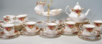COLLECTION OF VINTAGE 20TH CENTURY ROYAL ALBERT OLD COUNTRY ROSES CHINA