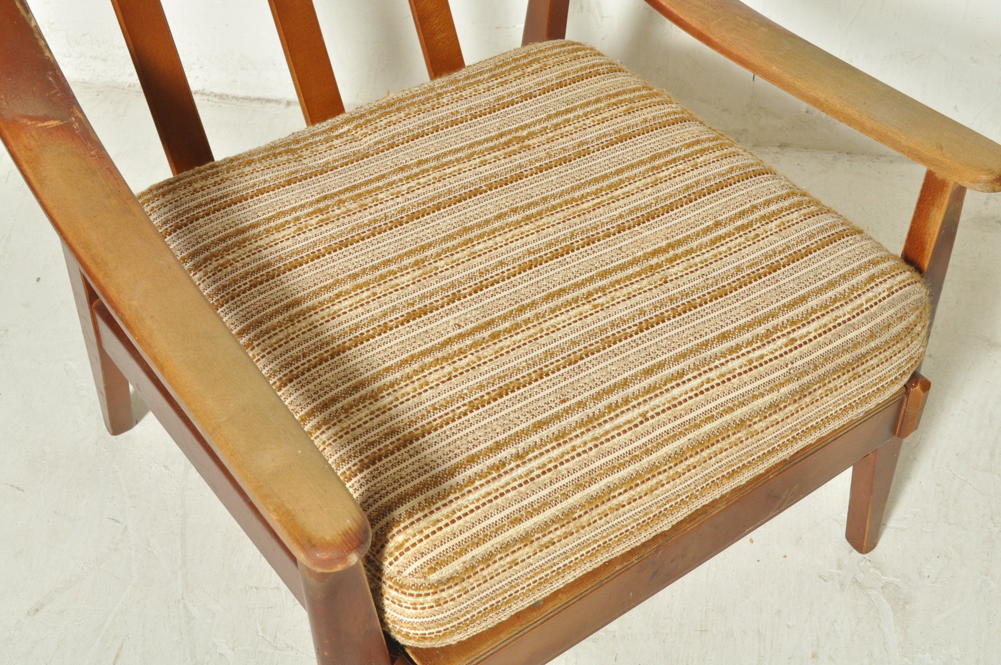 MID 20TH CENTURY DANISH INSPIRED SHOW WOOD EASY CHAIR - Image 4 of 5