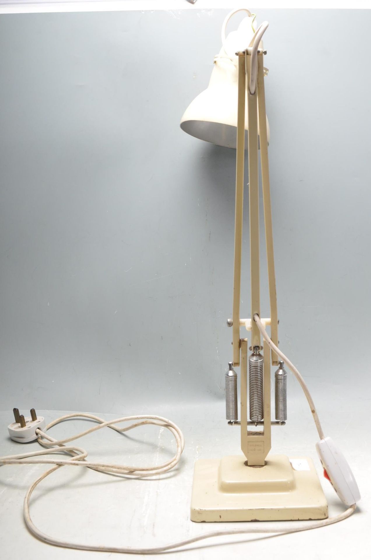 HERBERT TERRY MID CENTURY ANGLE POISE LAMP - Image 4 of 5