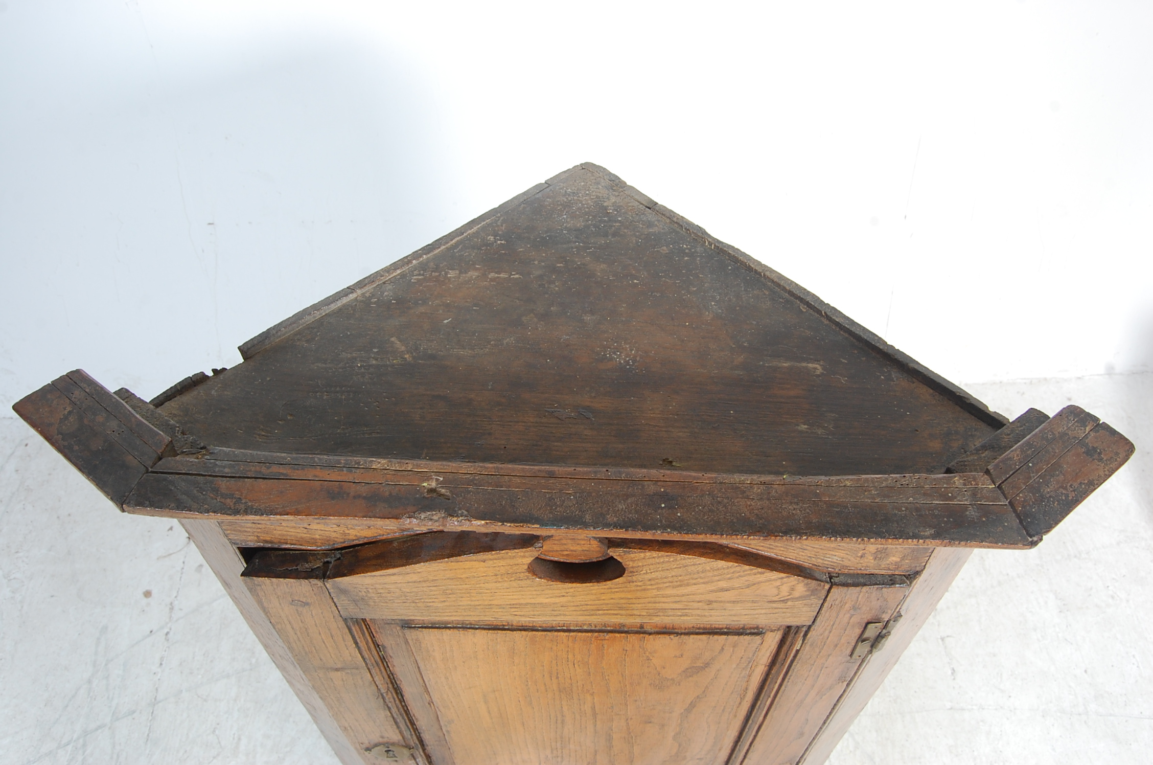 ANTIQUE 19TH CENTURY VICTORIAN OAK CORNER CUPBOARD - Image 5 of 5