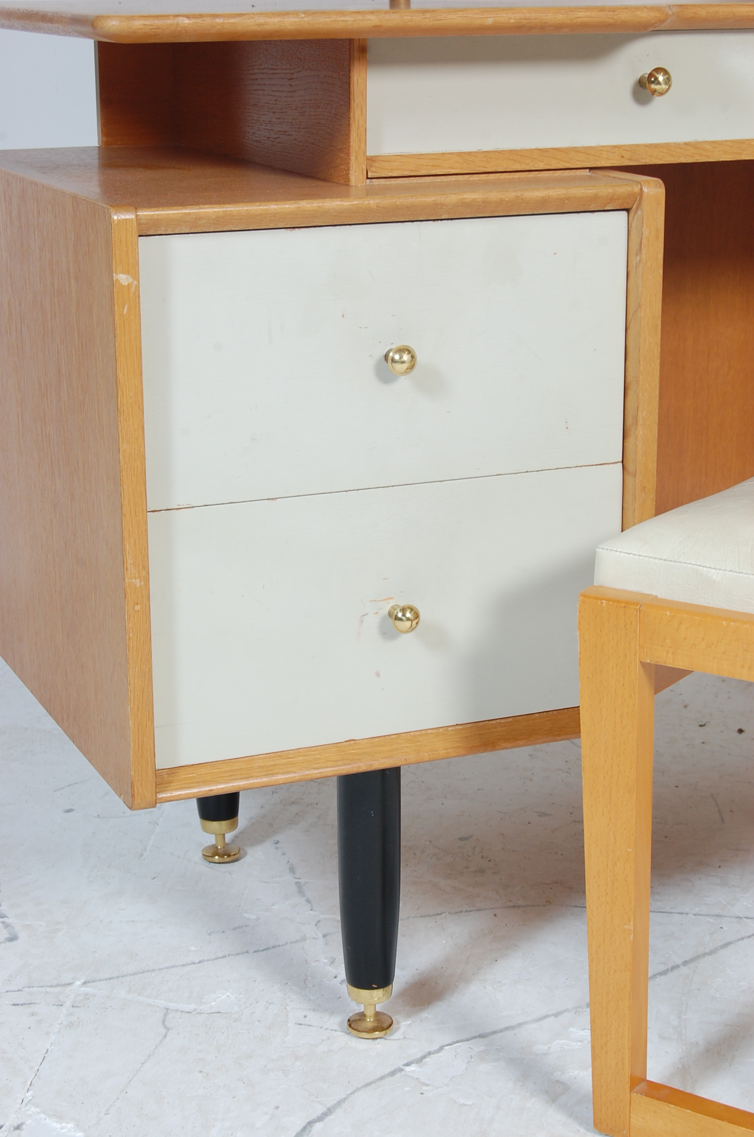 RETRO VINTAGE MID 20TH CENTURY E GOMME TOLA AND WHITE DRESSING TABLE - Image 3 of 8