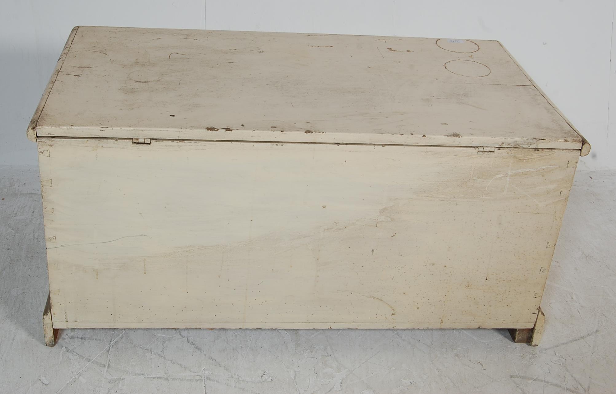 20TH CENTURY VICTORIAN STYLE PINE BLANKET BOX - Image 7 of 7